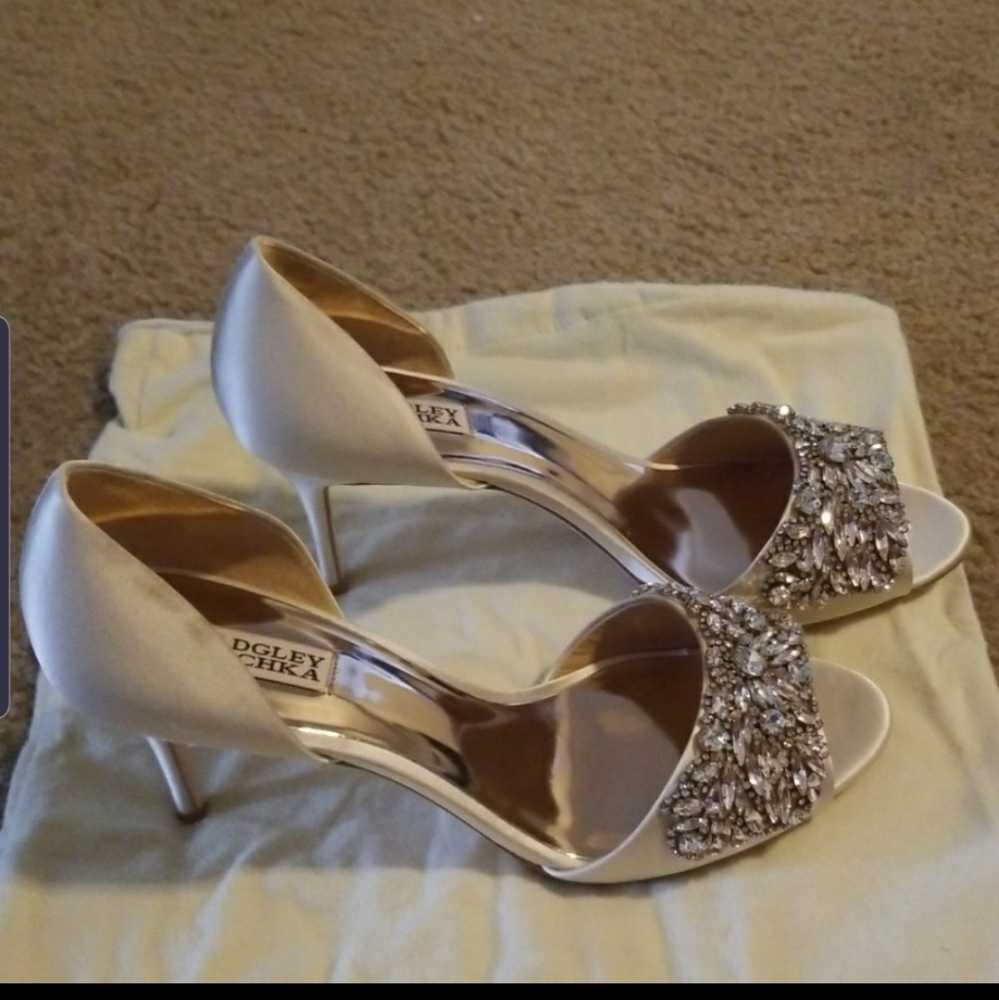 Shoes - Picture 3 of 4